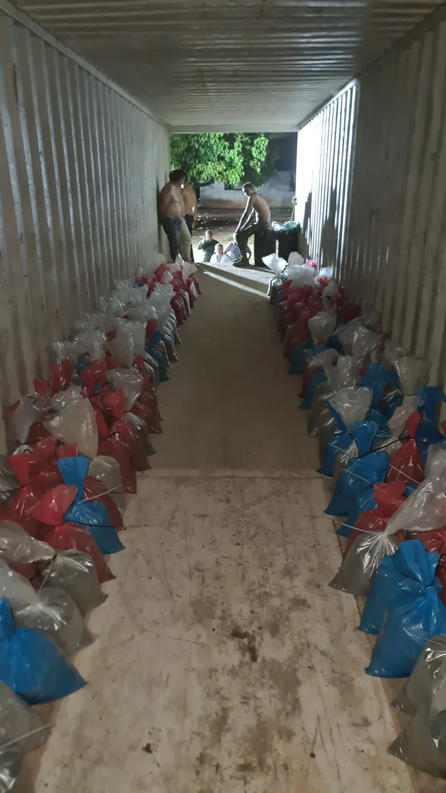 Preparación de las donaciones para la comunidad